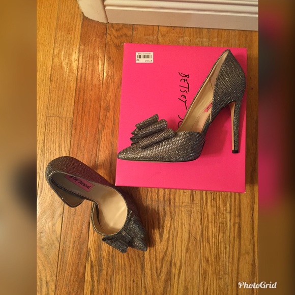 Betsy Johnson Prince Pewter 👠 - Picture 3 of 7